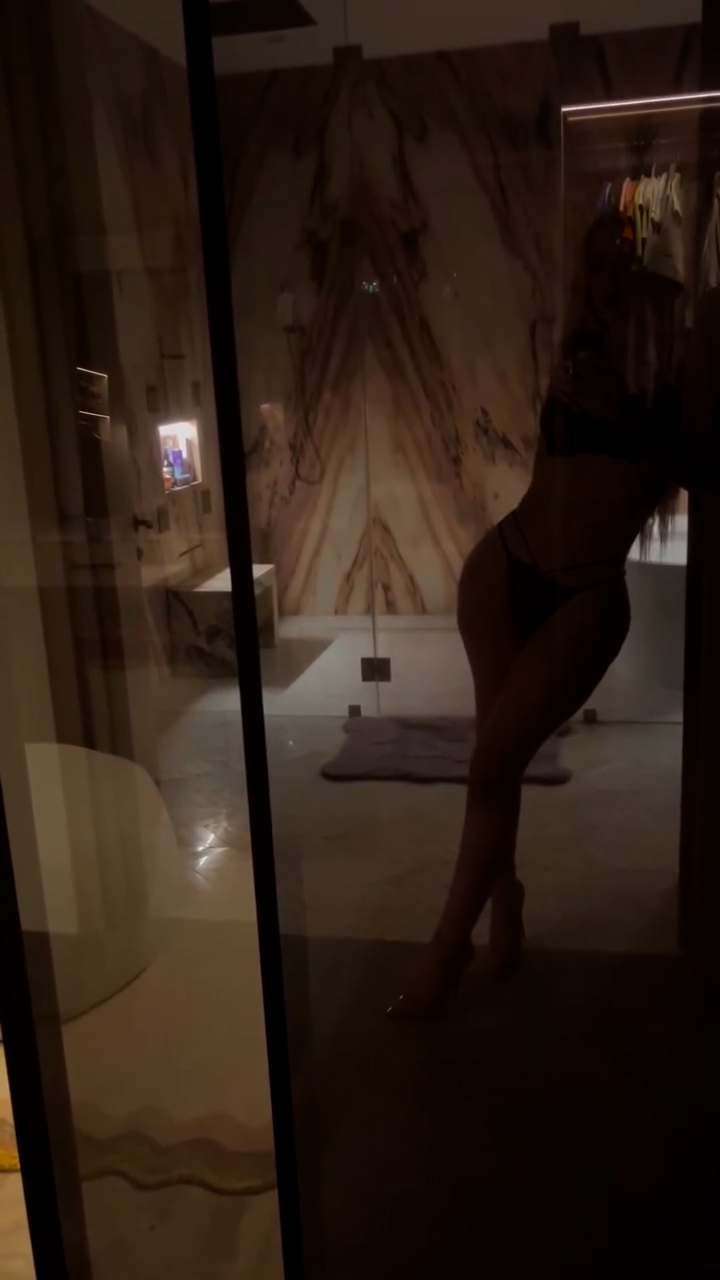Iggy Azalea Slutty cam girl video Onlyfans trend