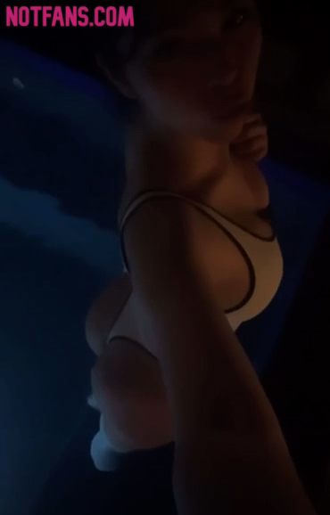 Aishah Sofey Strip Teasing in Pool – Onlyfans video